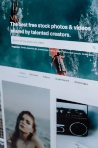Visual comparison of a standard search result vs a rich result with stars